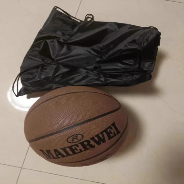 谢震业百米赛场再创佳绩，引发田径热潮